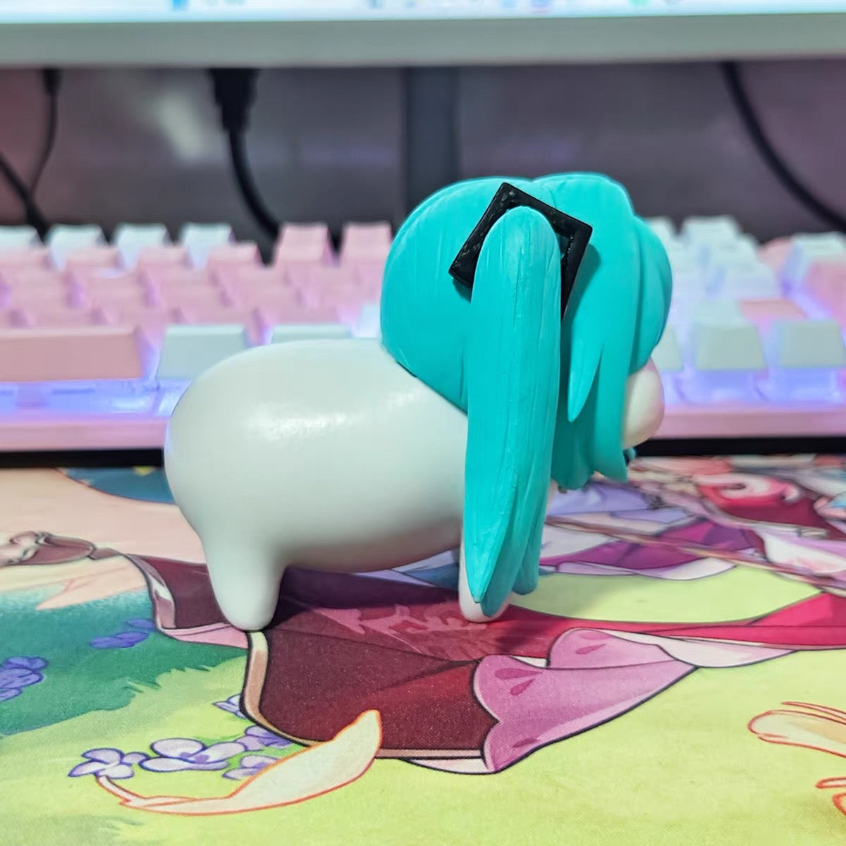 Doro Hatsune Miku Figure rear three-quarter view
