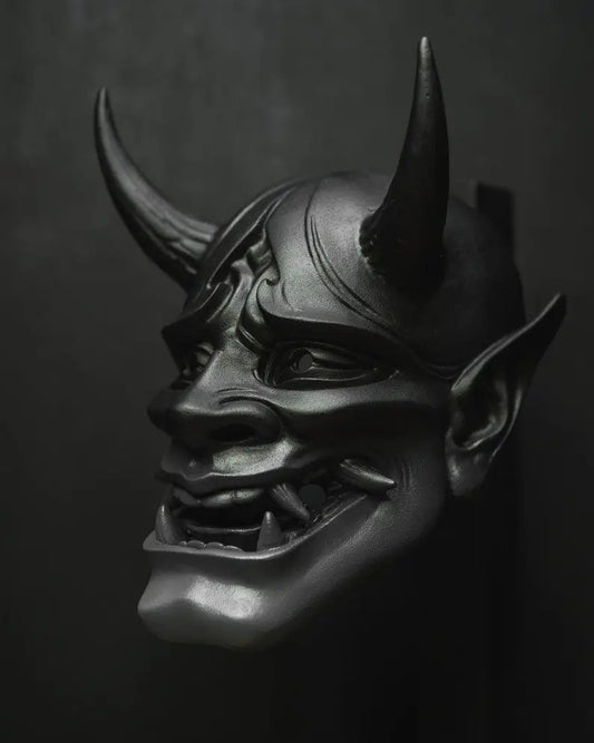 Maschera decorativa Hannya grigio sfumato