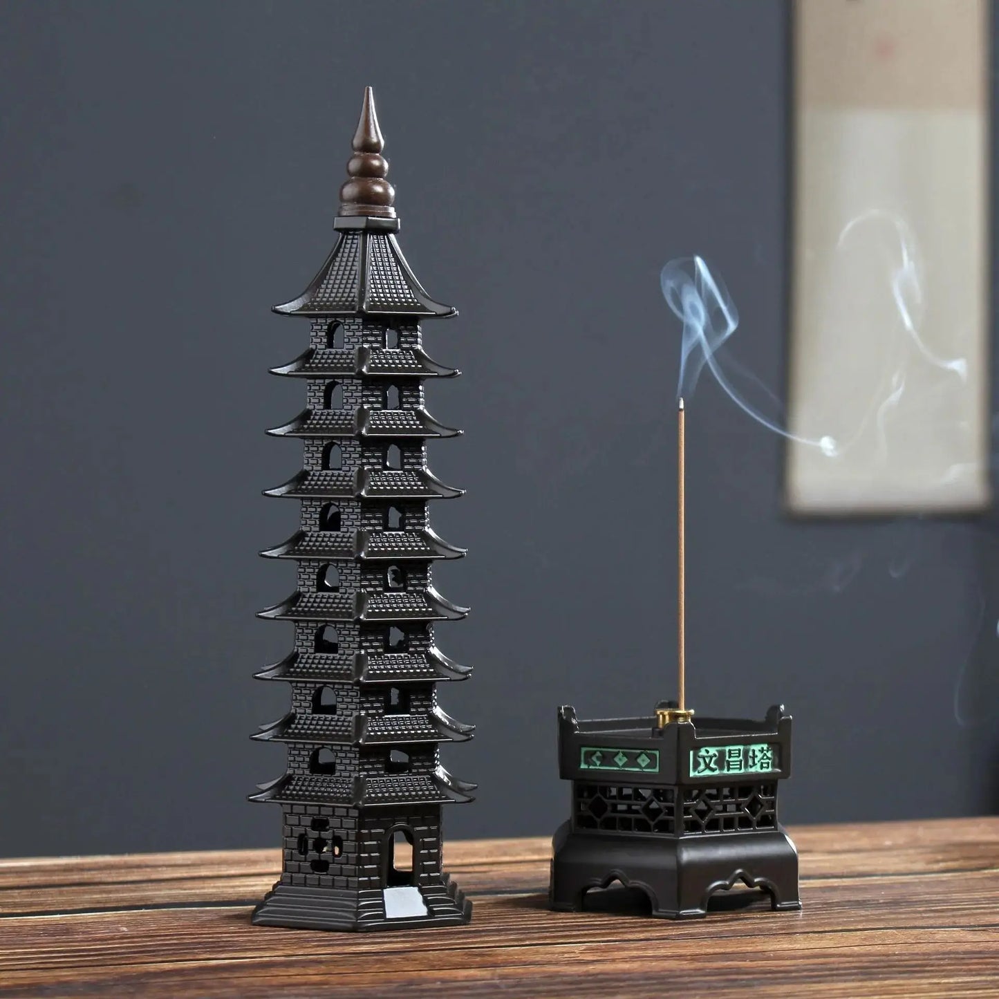 Brûleur d&#39;encens tour de la pagode noire