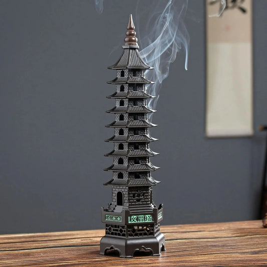 Quemador de incienso de torre de pagoda negra