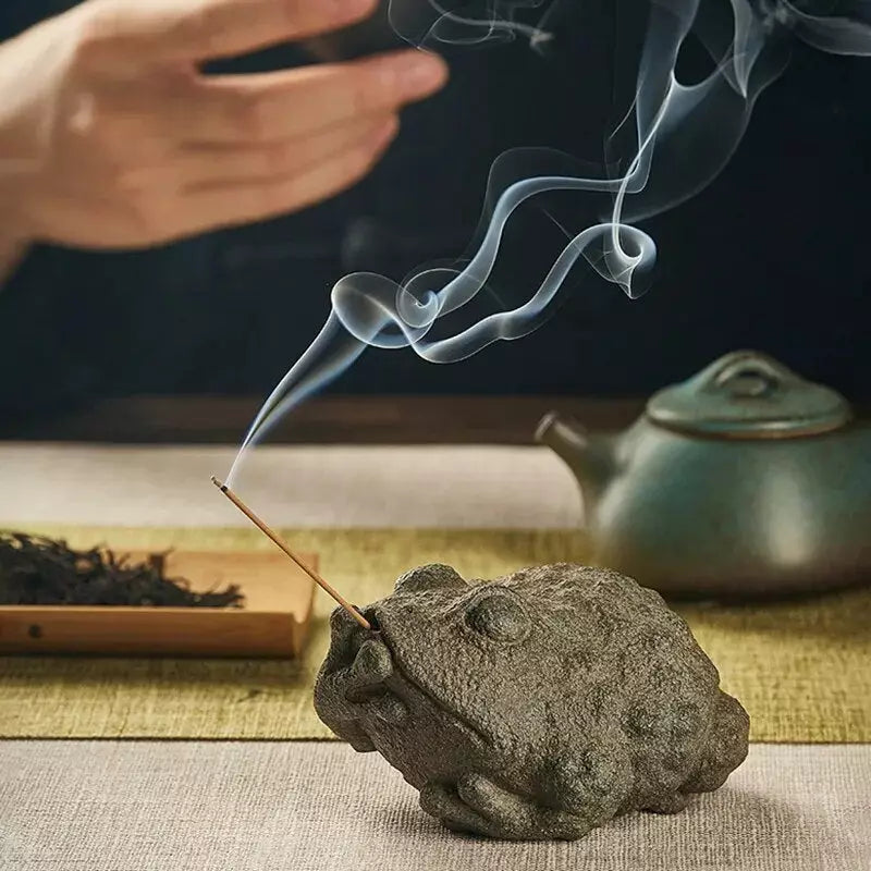 Bruciatore di incenso del rospo fumante
