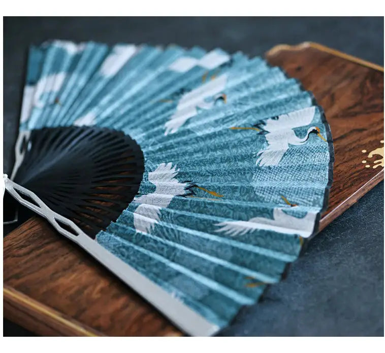 Abanico japonés con diseño de pájaros grulla