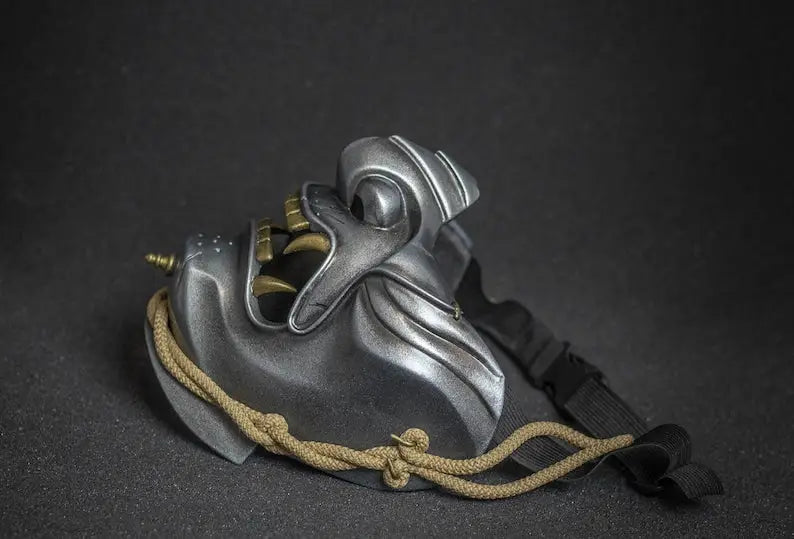 Maschera Oni del Samurai Fantasma d&#39;argento di Tsushima