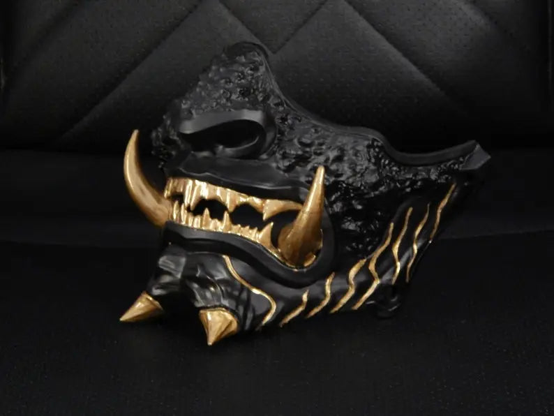 Masque de samouraï démon Oni noir doré