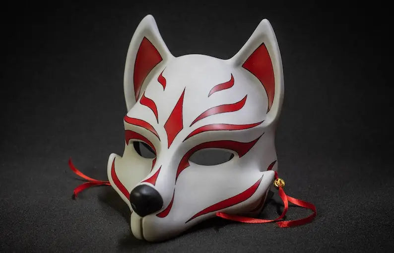 Máscara de zorro kitsune mítico