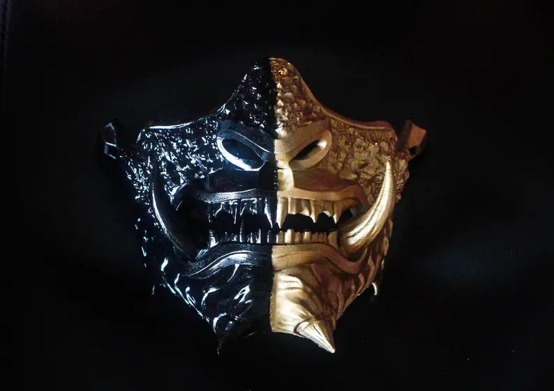 Maschera Oni Samurai mezza nera e dorata