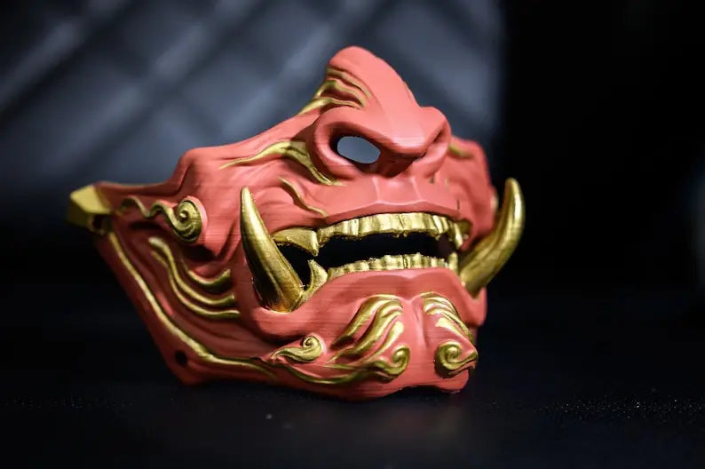 Mezza maschera Oni Samurai in corallo dorato