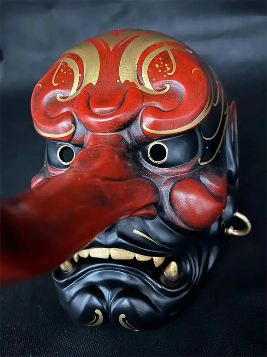 Maschera Tengu decorata in oro