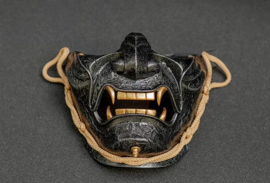 Maschera Oni del Samurai Fantasma di Ferro di Tsushima