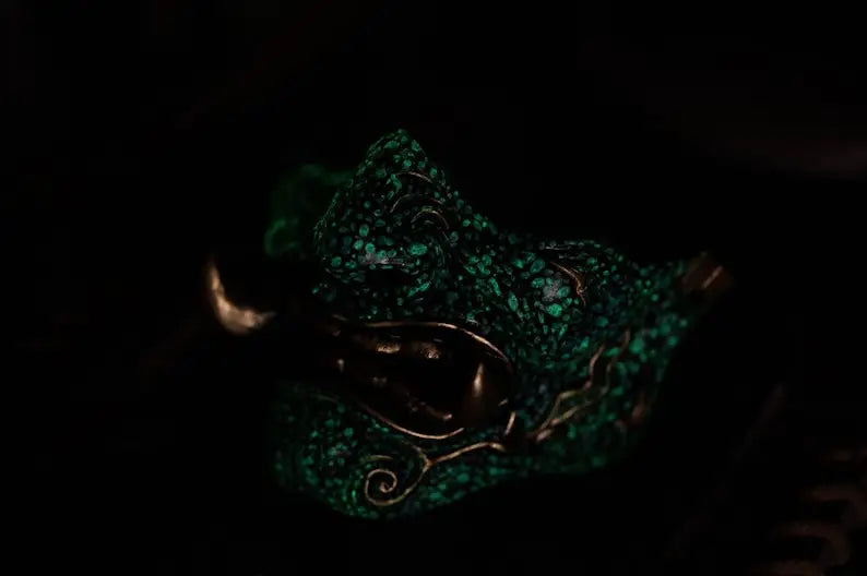 Masque de samouraï Oni doré à pois turquoise