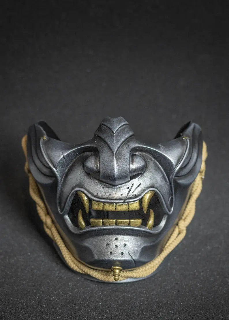 Maschera Oni del Samurai Fantasma d&#39;argento di Tsushima