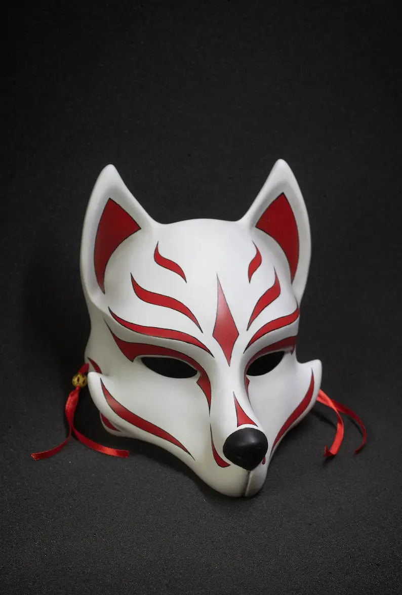 Máscara de zorro kitsune mítico