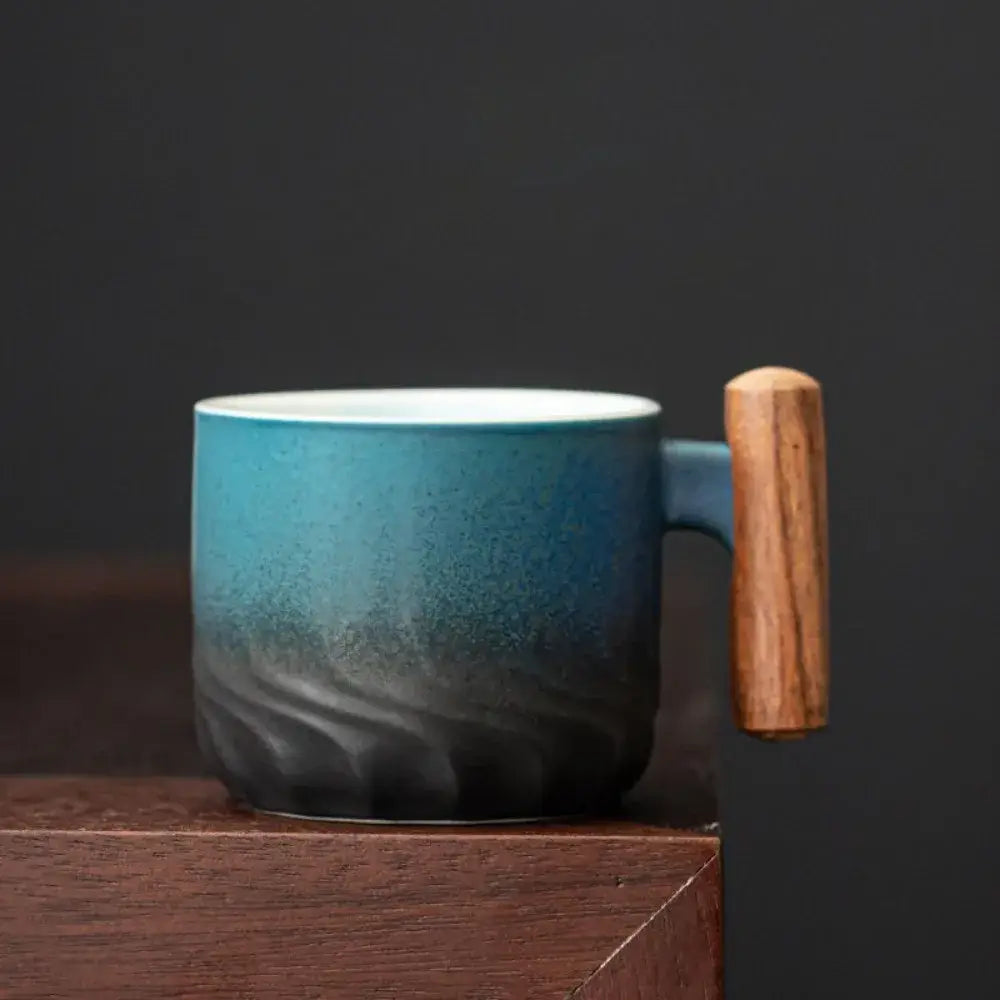 Tasse japonaise avec manche en bois