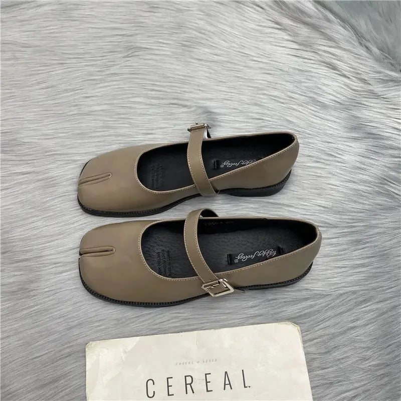 Beige MJ Jikatabi Shoes