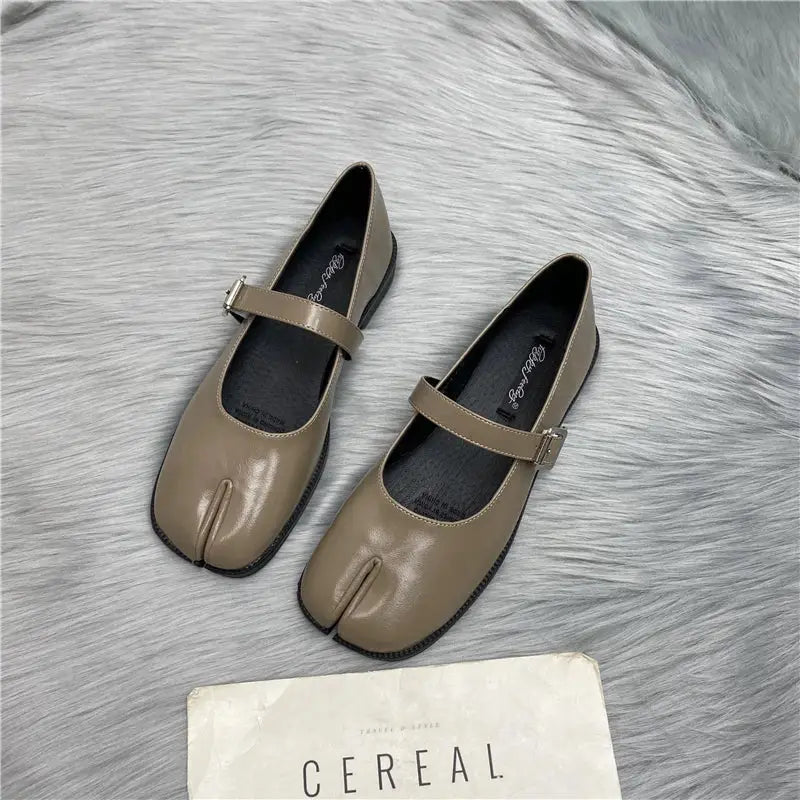 Beige MJ Jikatabi Shoes