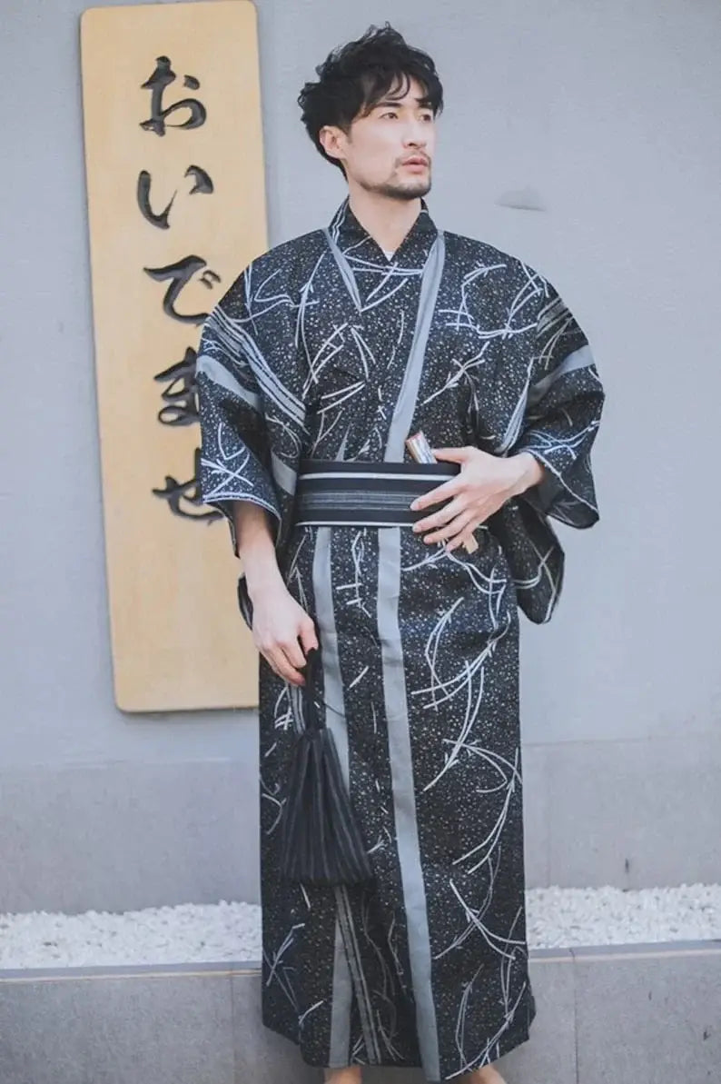 Kimono tradizionale da uomo a strisce e punti