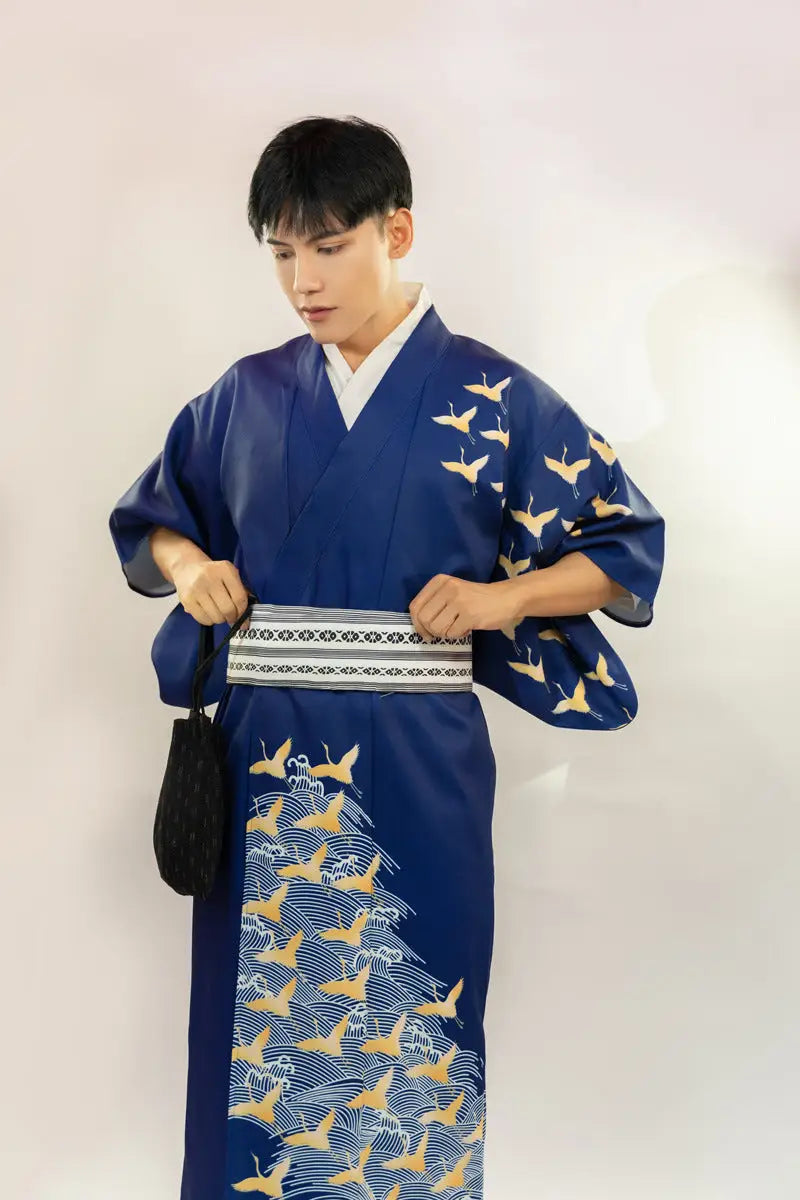 Kimono tradizionale da uomo blu con gru