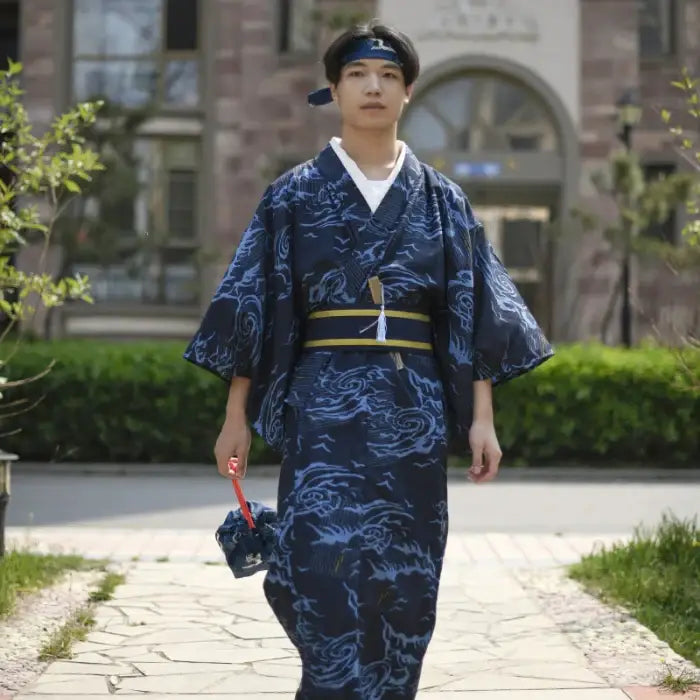 Kimono de hombre negro con ondas azules