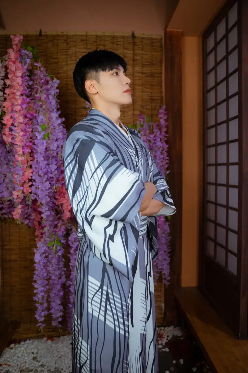 Kimono de hombre con estampado de tigre blanco y gris