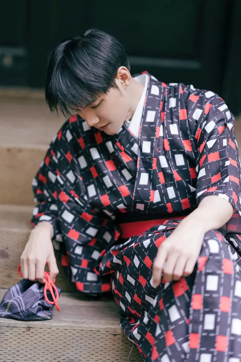 Kimono da uomo nero quadrato rosso e bianco