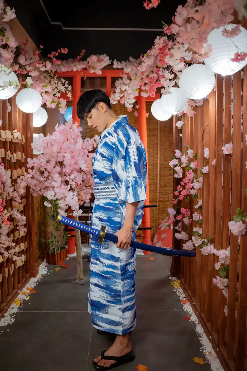 Kimono de hombre tradicional azul y blanco