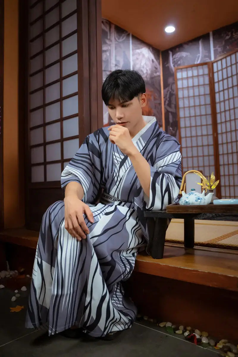 Kimono de hombre con estampado de tigre blanco y gris