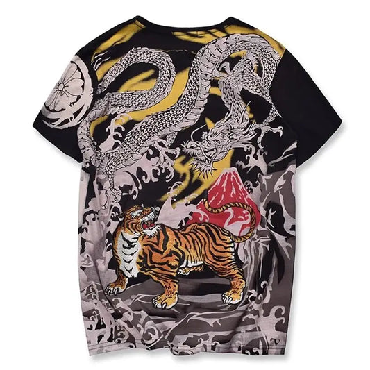 Camiseta con bordado Stand Off de tigre y dragón