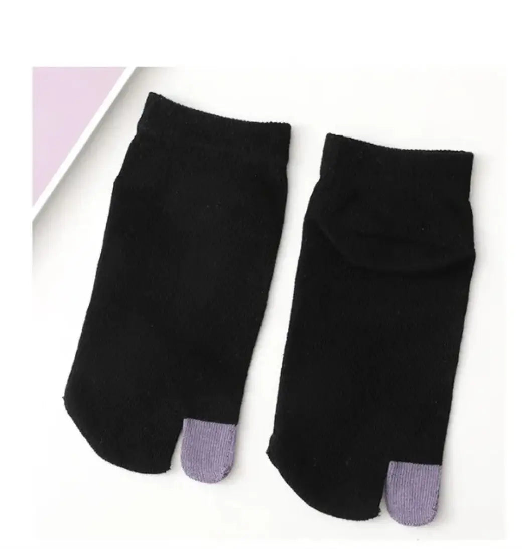 Calcetines Tabi negros con punta morada