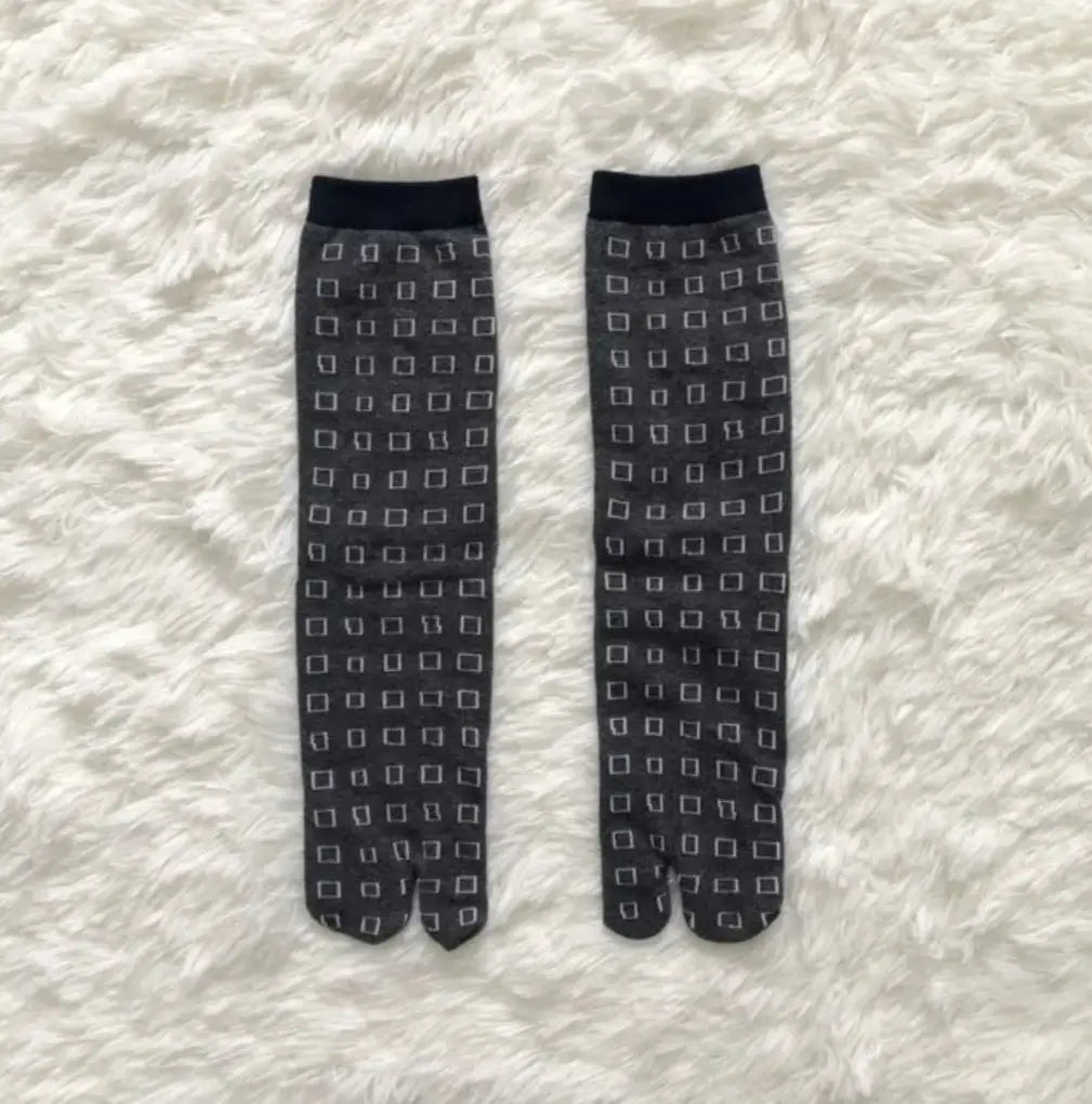 Minimal Square Grey Tabi Socks