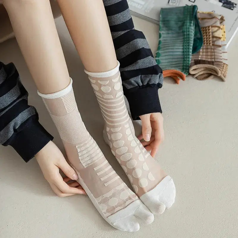 Ribbed White Thin Silk Tabi Socks