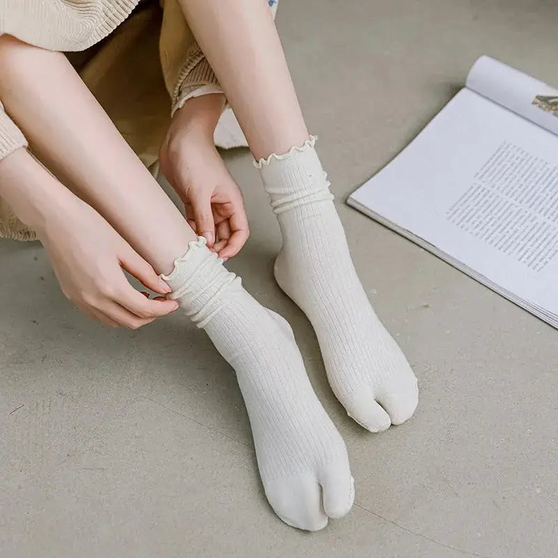Calcetines tabi tobilleros de encaje color crema