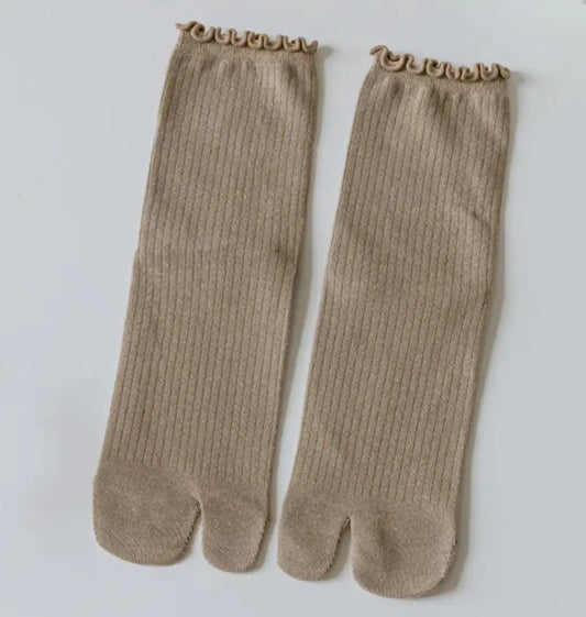 Calcetines tabi tobilleros de encaje marrón
