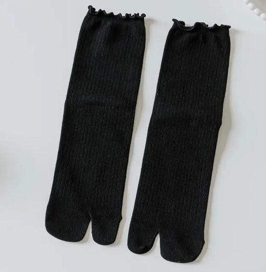 Chaussettes Tabi noires en dentelle à la cheville