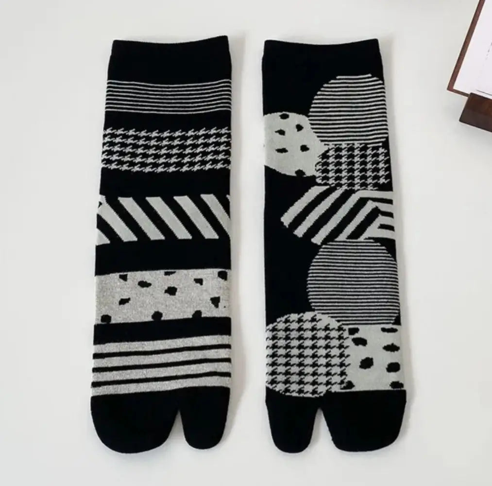 Calcetines Tabi negros con patchwork a rayas