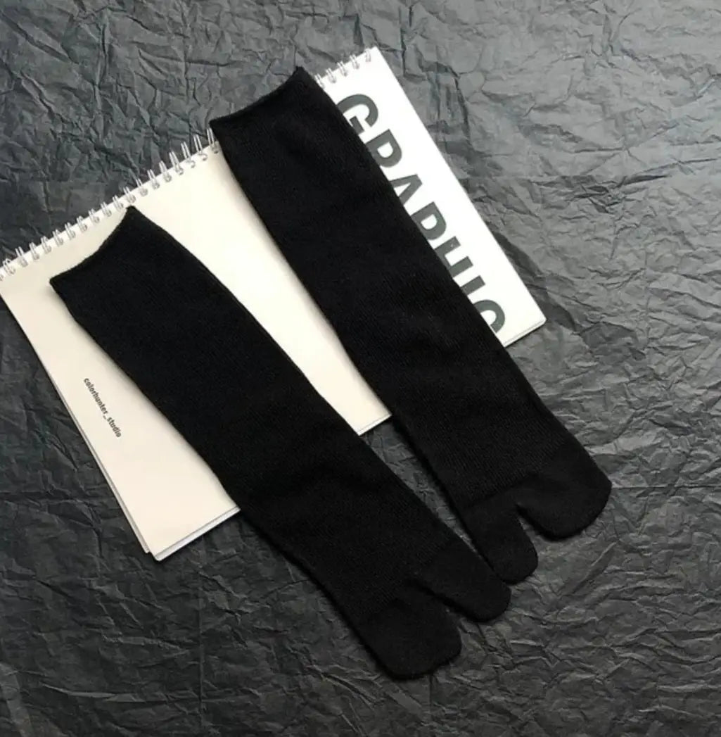 Solid Black Ankle Tabi Socks