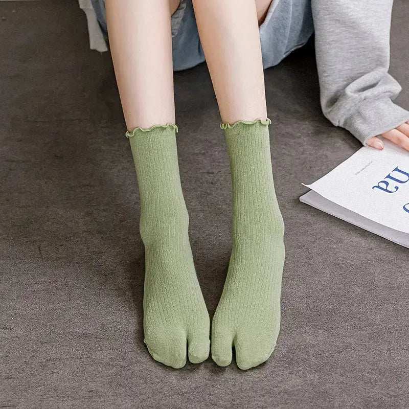 Cream Lace Ankle Tabi Socks