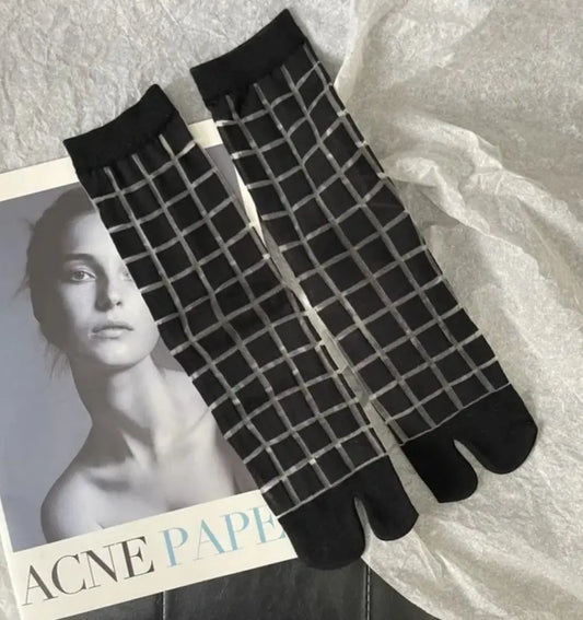 Checkered Black Thin Silk Tabi Socks