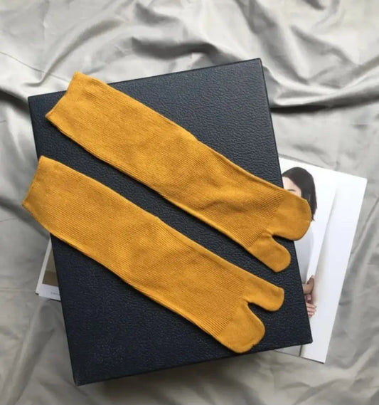 Calcetines tabi tobilleros amarillos lisos