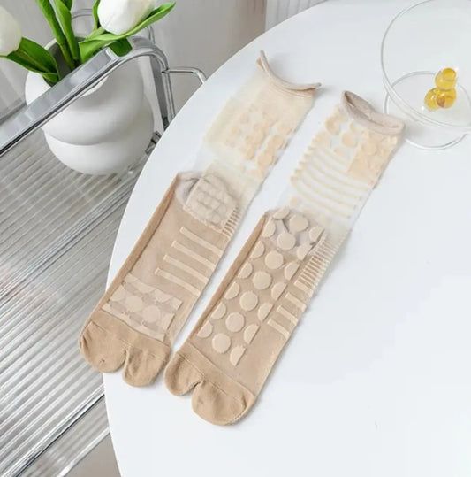 Cream Ribbed Thin Silk Tabi Socks