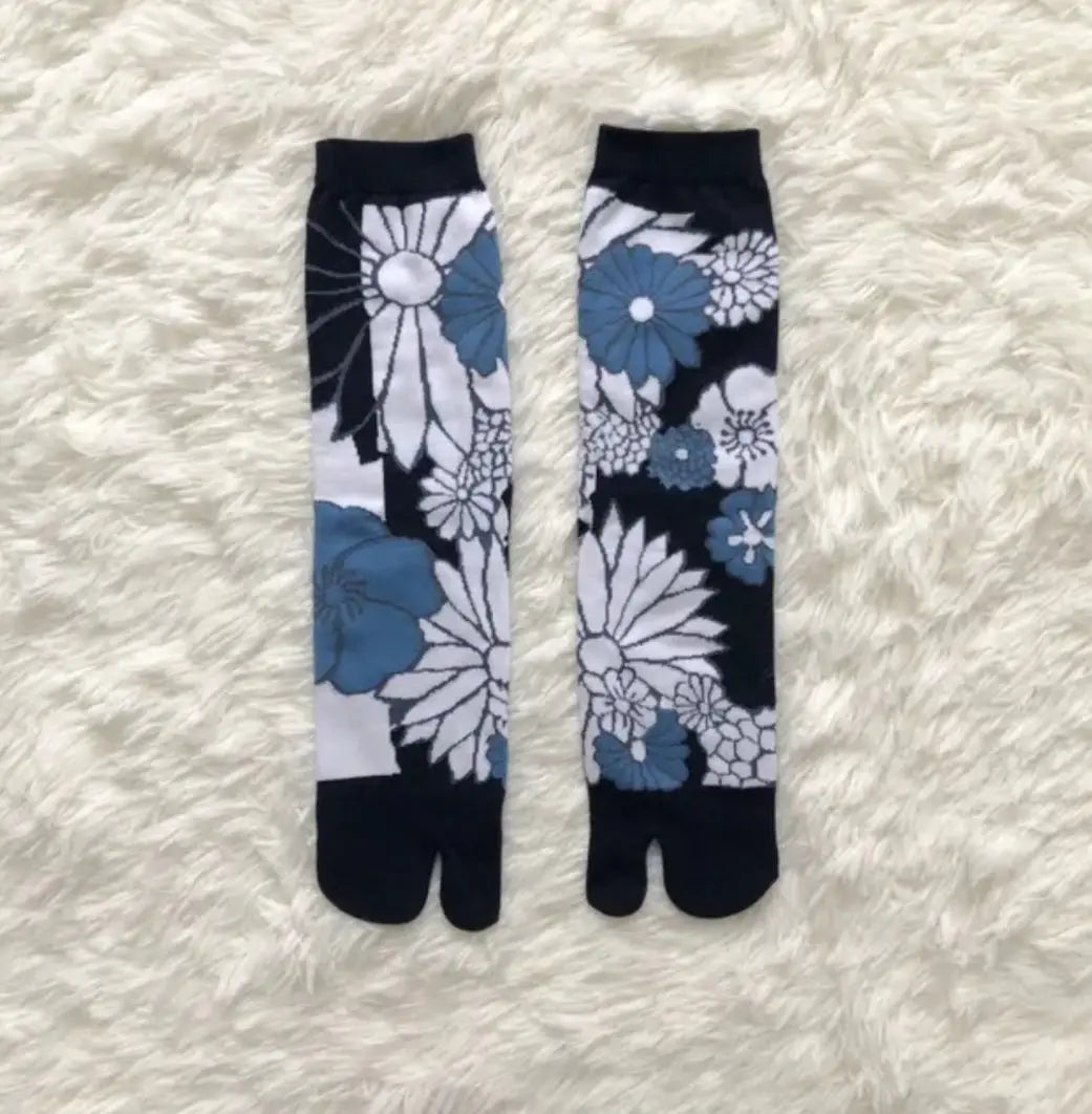 White & Blue Floral Pattern Tabi Socks
