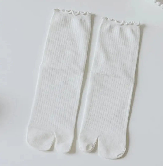 Calcetines tabi tobilleros de encaje blanco