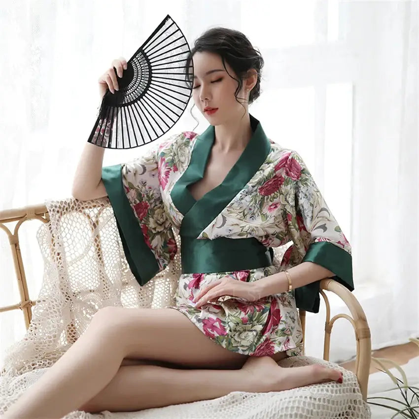 Kimono en soie à fleurs vertes