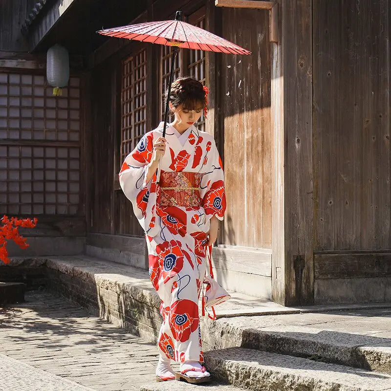 Kimono femme blanc à fleurs rouges