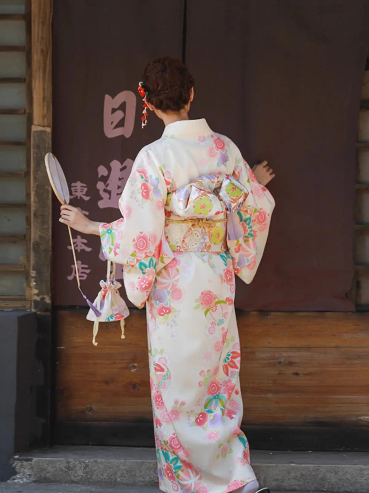 Kimono de mujer floral rosa y crema