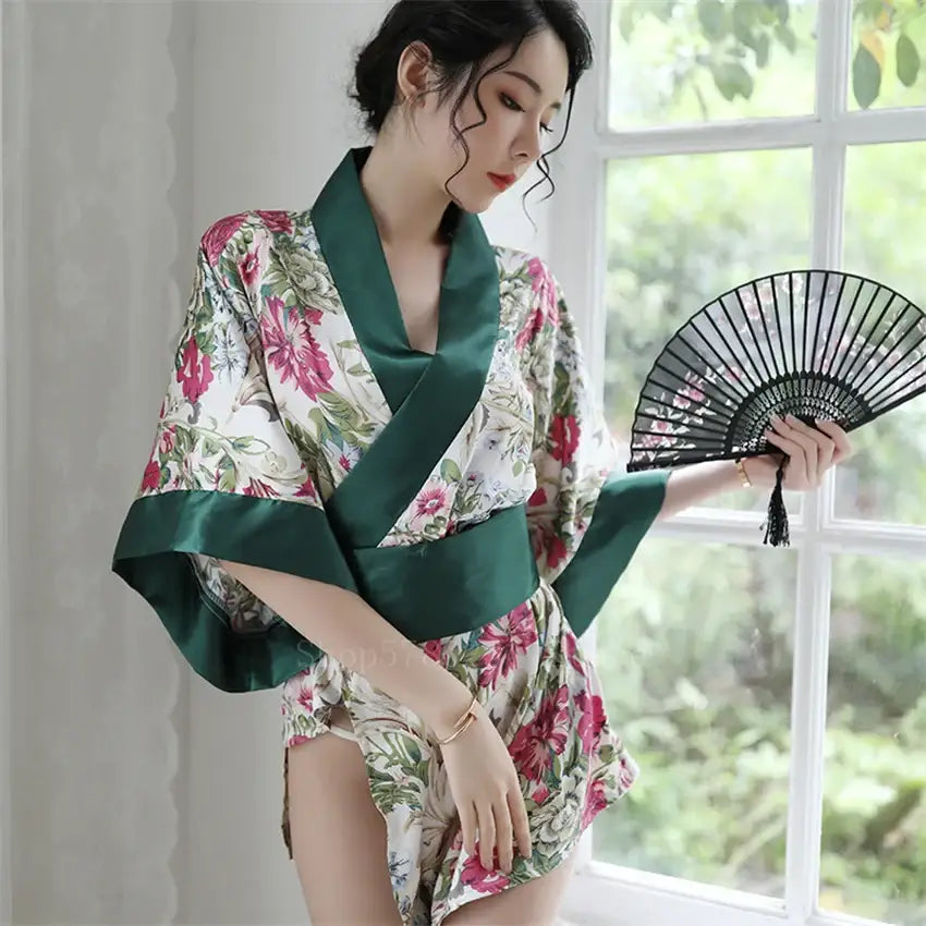 Kimono en soie à fleurs vertes