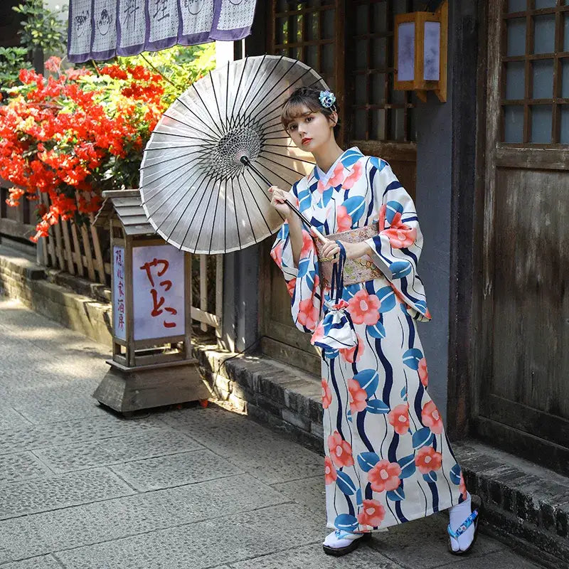 Kimono da donna bianco floreale con onde