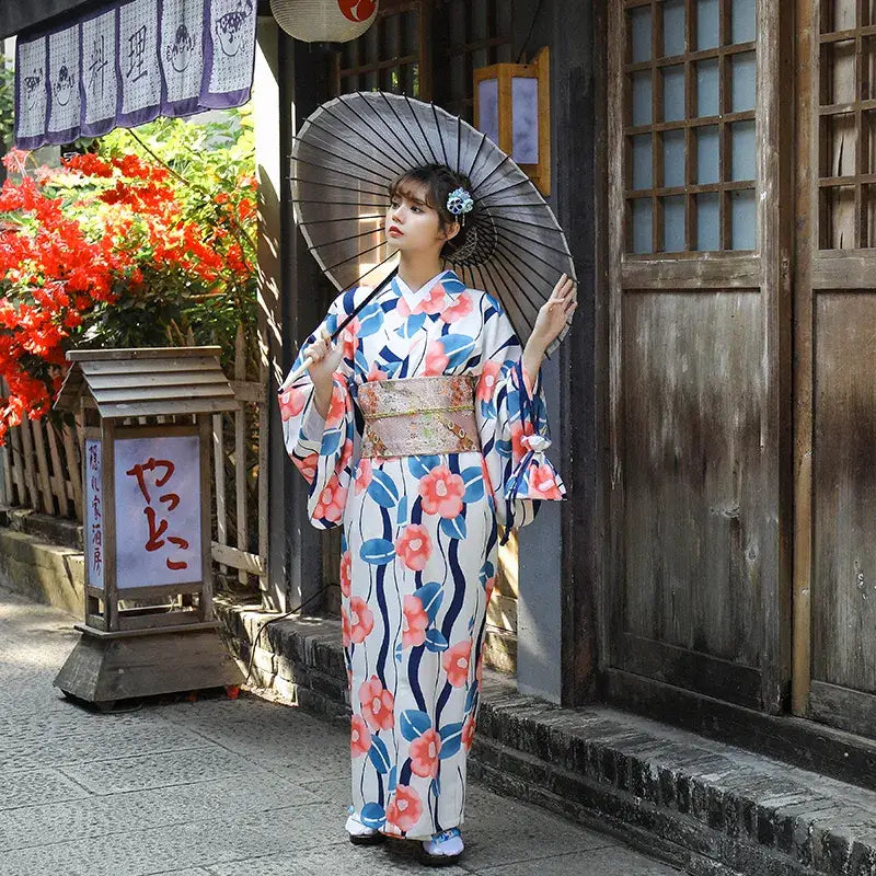 Kimono da donna bianco floreale con onde