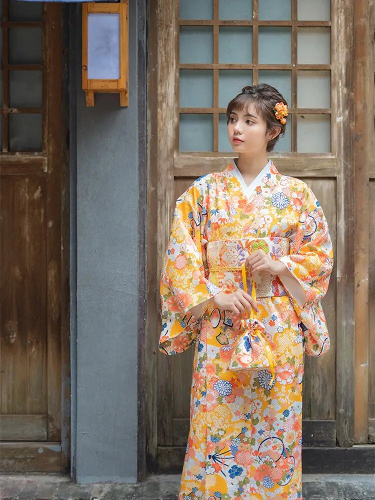 Kimono de mujer amarillo floral