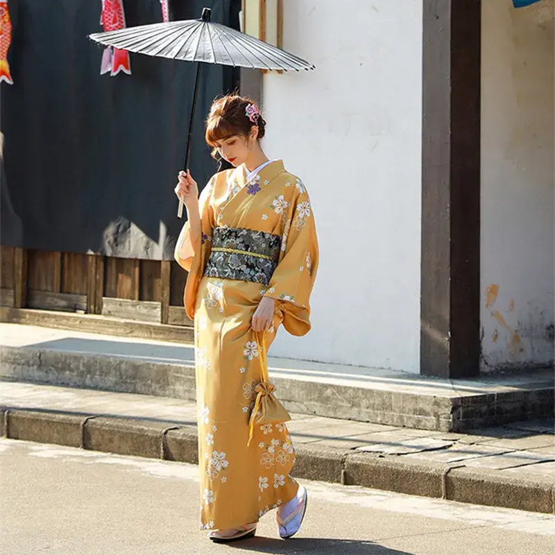 Kimono de mujer blanco Sakura amarillo