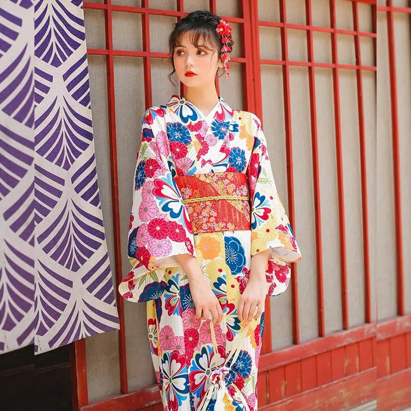 Kimono de mujer con estampado floral